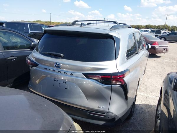 2025 TOYOTA SIENNA XLE — I119