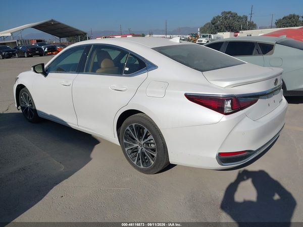 2025 LEXUS ES 300H LUXURY — I3