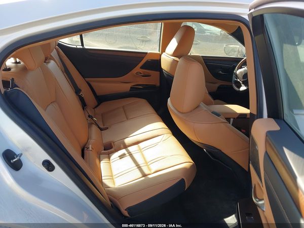 2025 LEXUS ES 300H LUXURY — I8