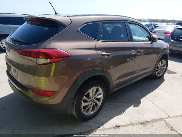 2016 HYUNDAI TUCSON SE — I4