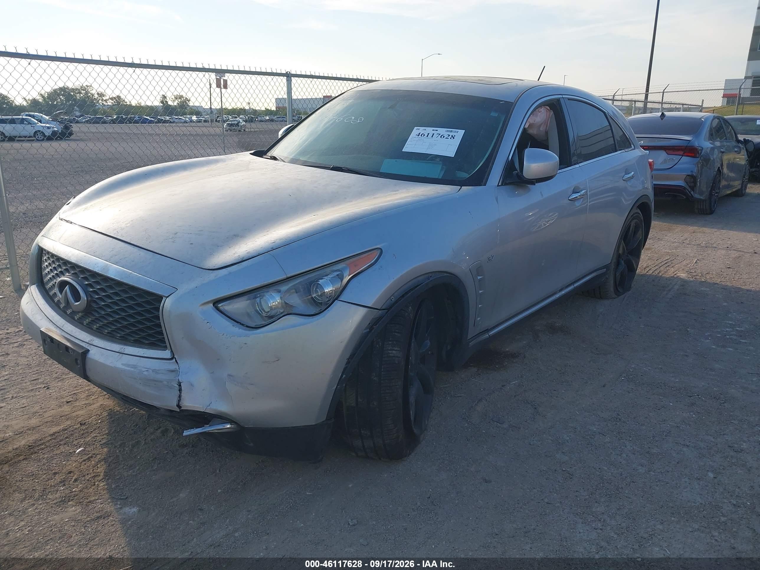 2017 INFINITI QX70 — I2