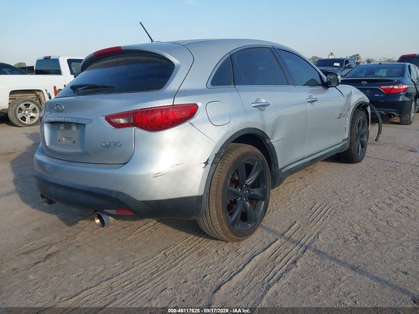 2017 INFINITI QX70 — I4