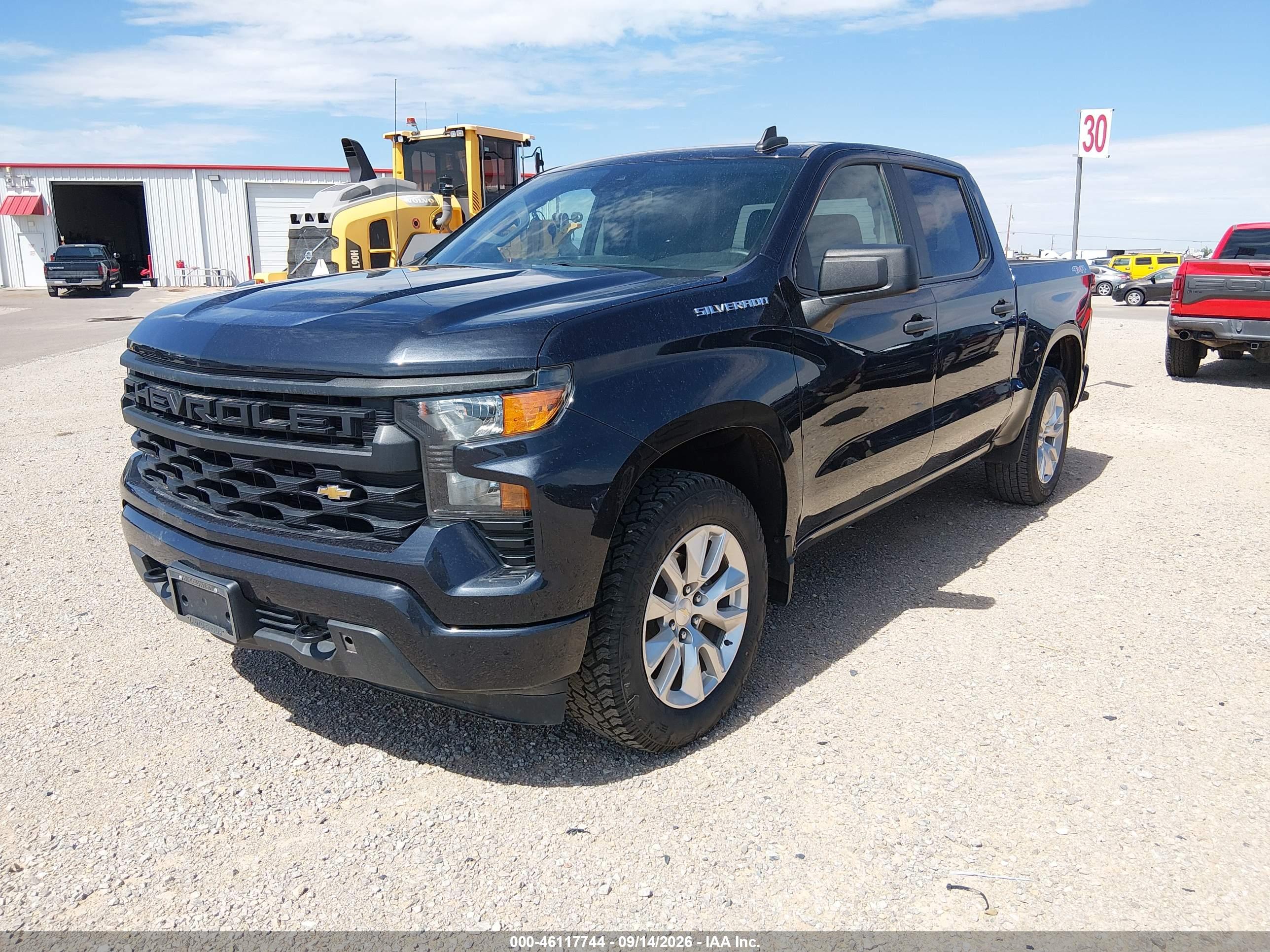 2023 CHEVROLET SILVERADO 1500 4WD  SHORT BED CUSTOM — I2