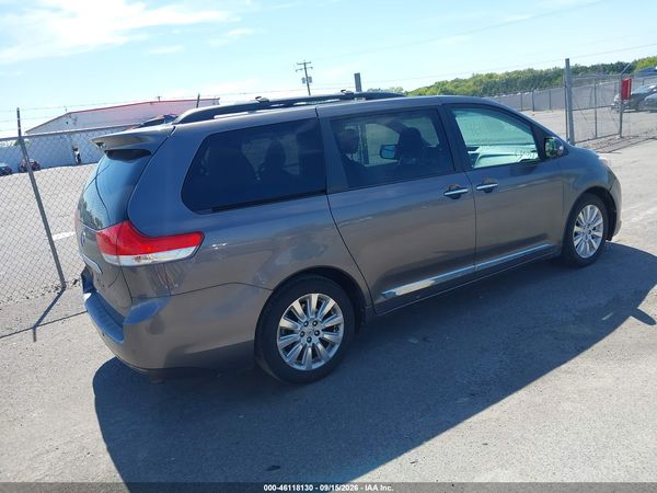 2014 TOYOTA SIENNA — I4