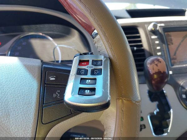 2014 TOYOTA SIENNA LIMITED V6 7 PASSENGER — I11