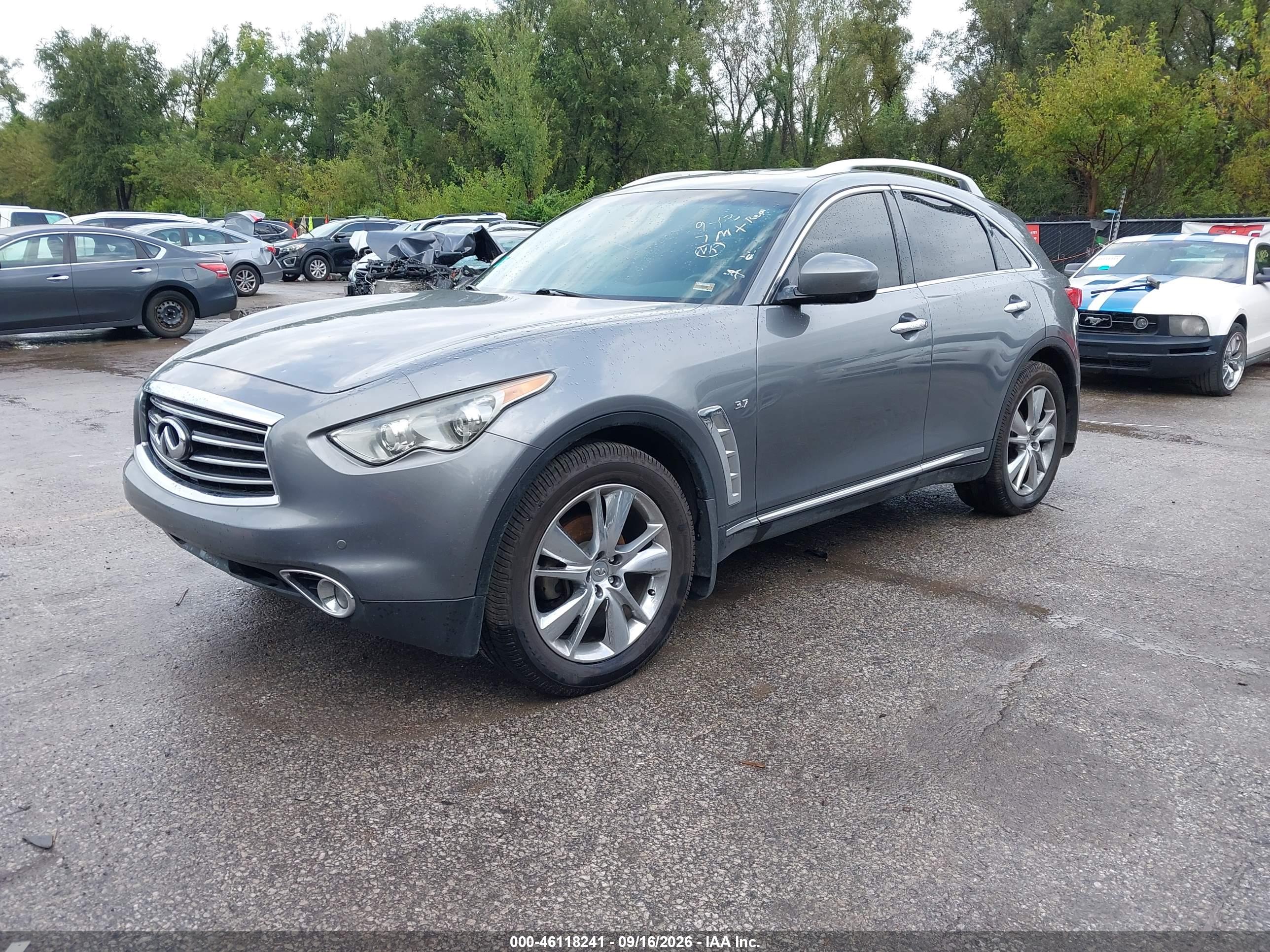 2016 INFINITI QX70 — I2