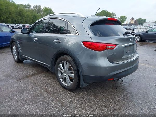 2016 INFINITI QX70 — I3
