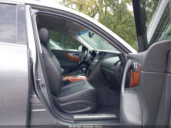2016 INFINITI QX70 — I5