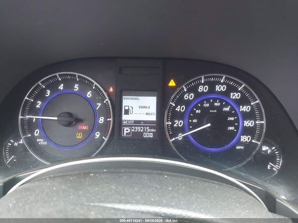 2016 INFINITI QX70 — I7