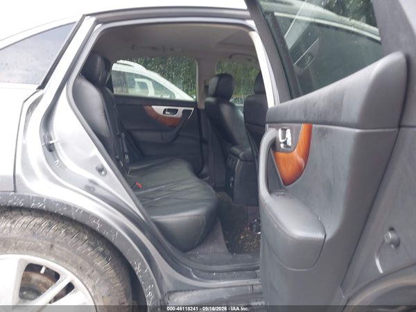 2016 INFINITI QX70 — I8