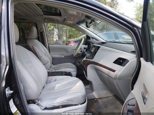 2014 TOYOTA SIENNA XLE 7 PASSENGER