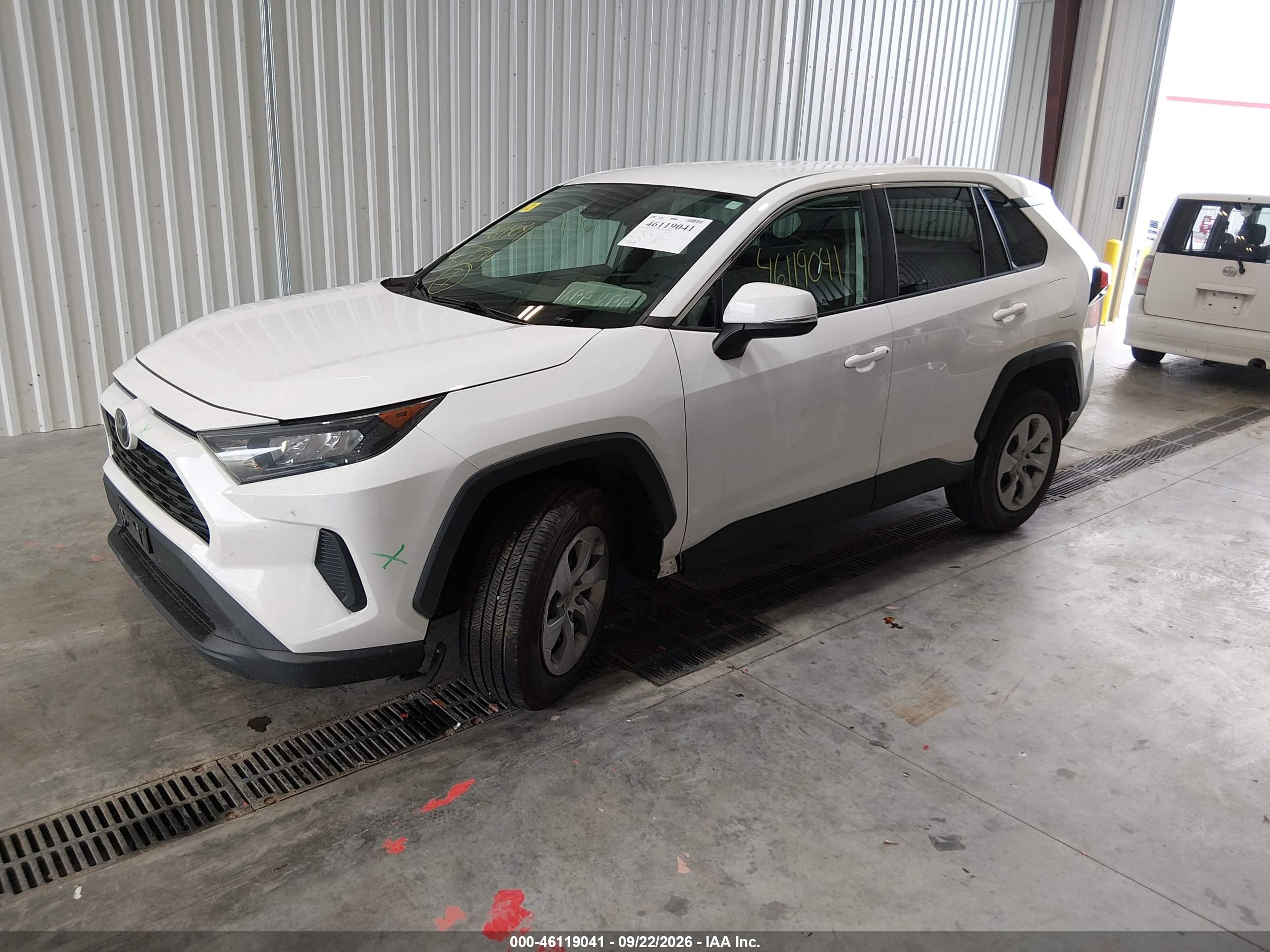 2022 TOYOTA RAV4 LE — I2
