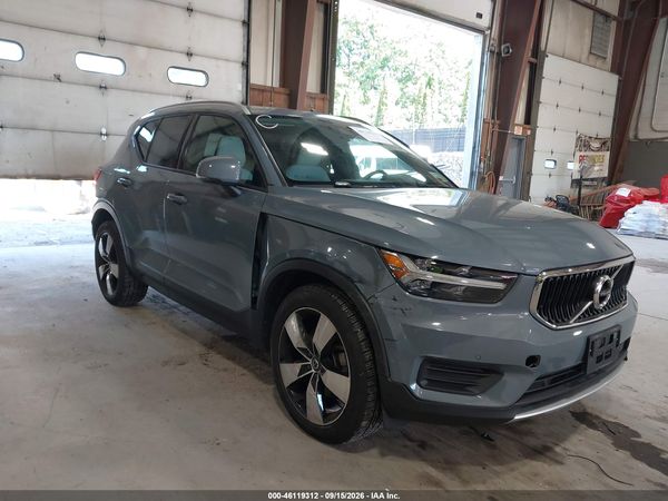 2020 VOLVO XC40 T5 MOMENTUM — I1