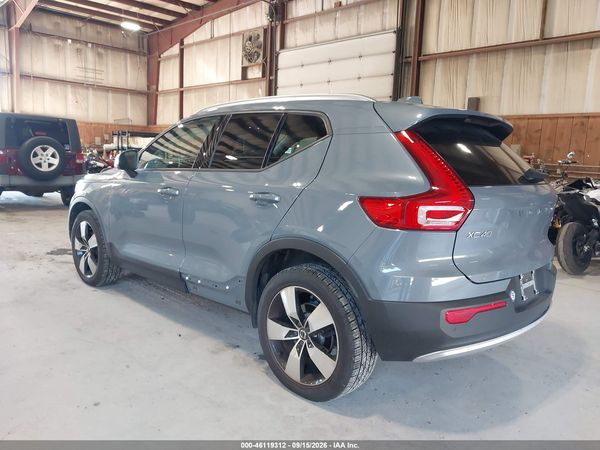 2020 VOLVO XC40 T5 MOMENTUM — I3