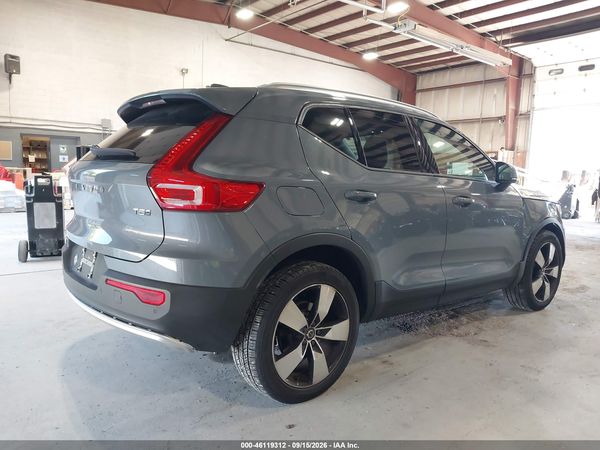 2020 VOLVO XC40 — I4