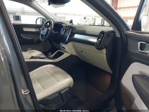 2020 VOLVO XC40 T5 MOMENTUM — I5