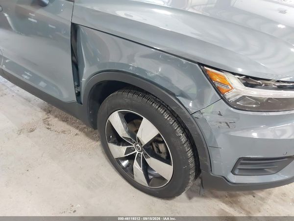 2020 VOLVO XC40 T5 MOMENTUM — I6