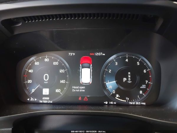 2020 VOLVO XC40 T5 MOMENTUM — I7
