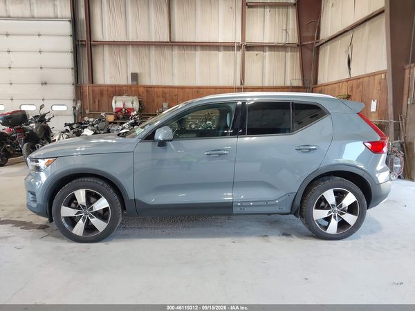 2020 VOLVO XC40 T5 MOMENTUM — I117