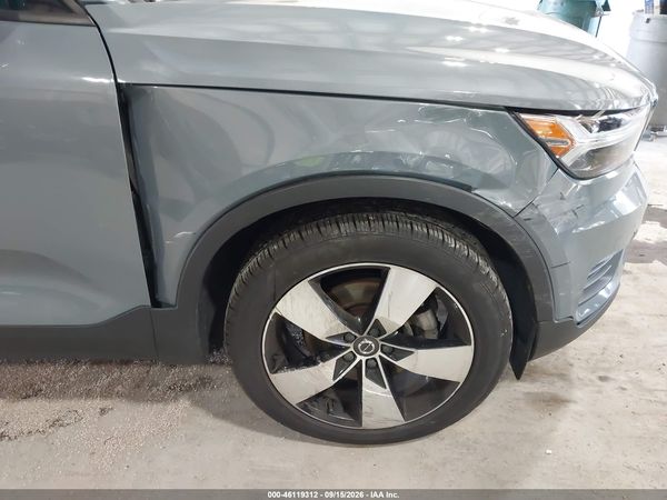 2020 VOLVO XC40 T5 MOMENTUM — I152