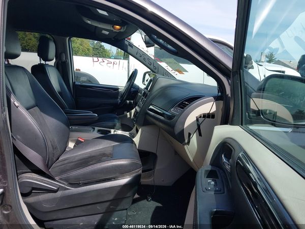 2017 DODGE GRAND CARAVAN SXT — I5