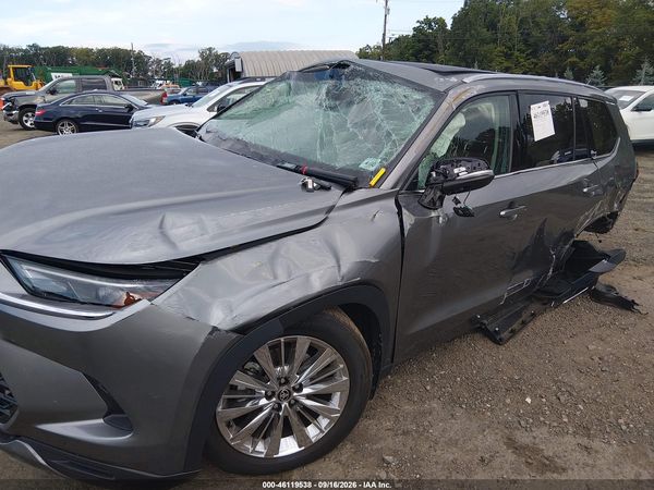 2025 TOYOTA GRAND HIGHLANDER PLATINUM — I6
