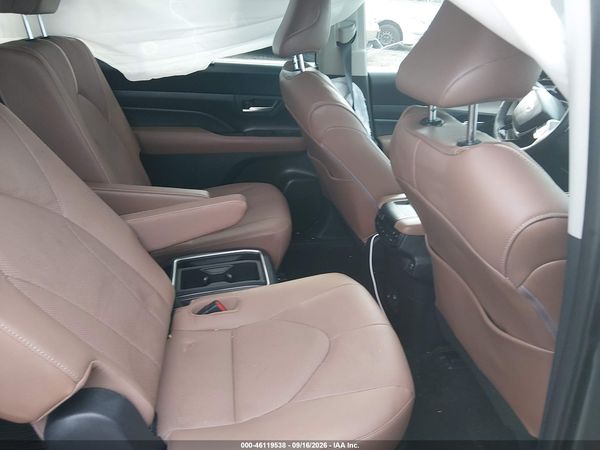 2025 TOYOTA GRAND HIGHLANDER PLATINUM — I8