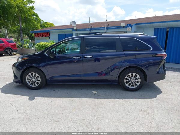 2025 TOYOTA SIENNA XLE