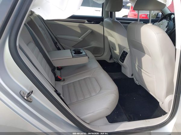 2017 VOLKSWAGEN PASSAT 1.8T SEL PREMIUM — I8