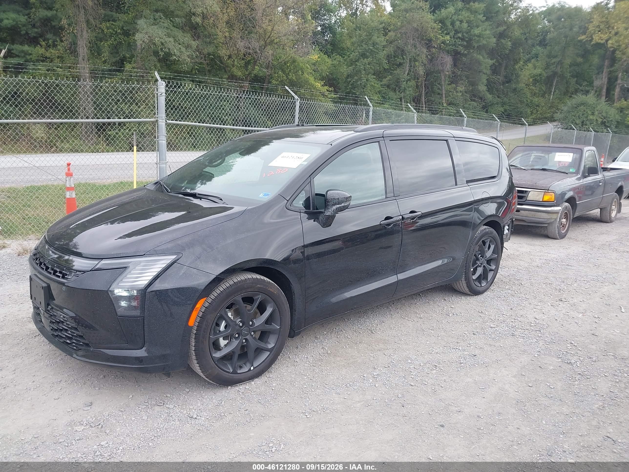 2027 CHRYSLER PACIFICA Limited — I2