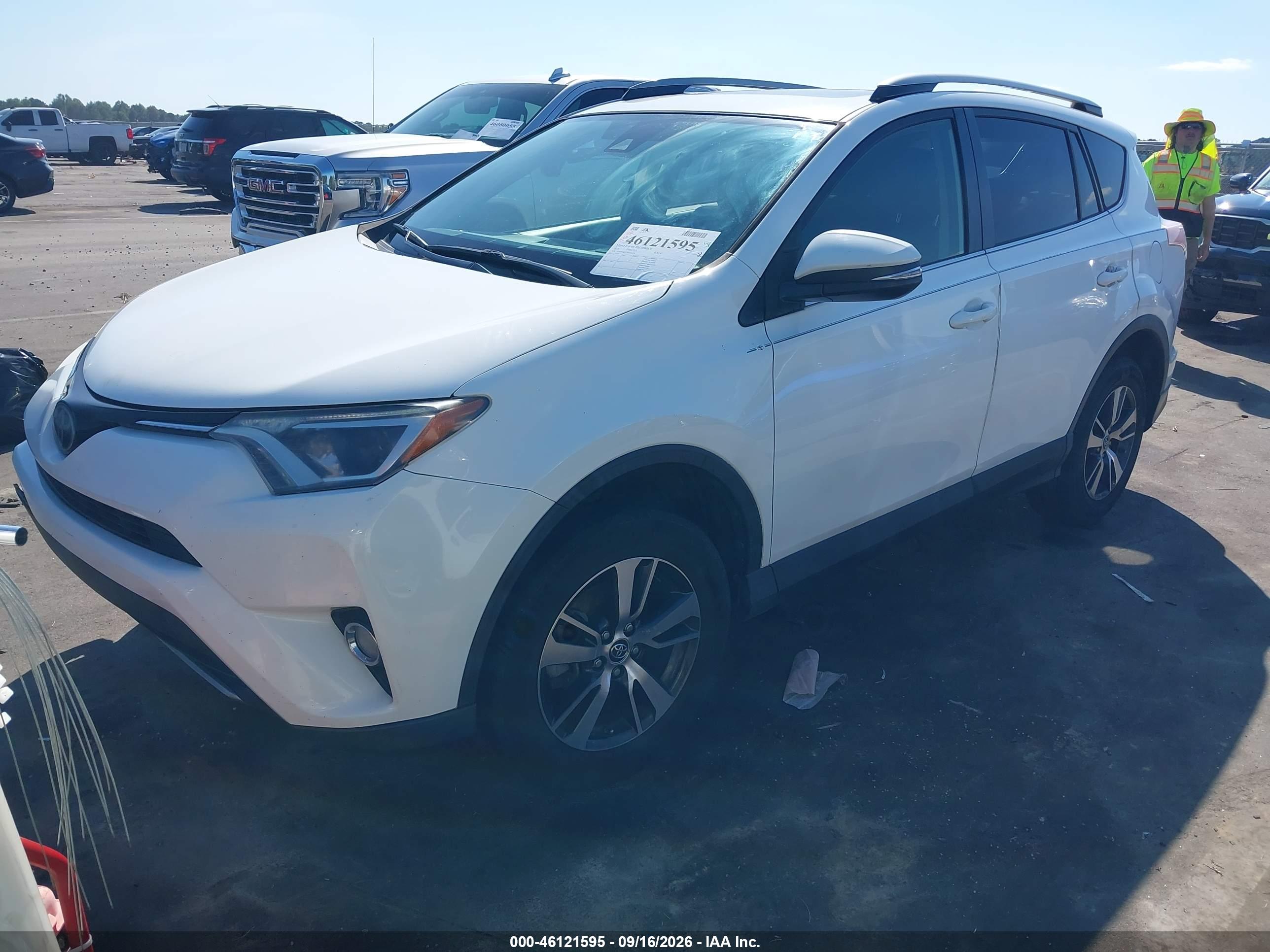 2018 TOYOTA RAV4 XLE — I2