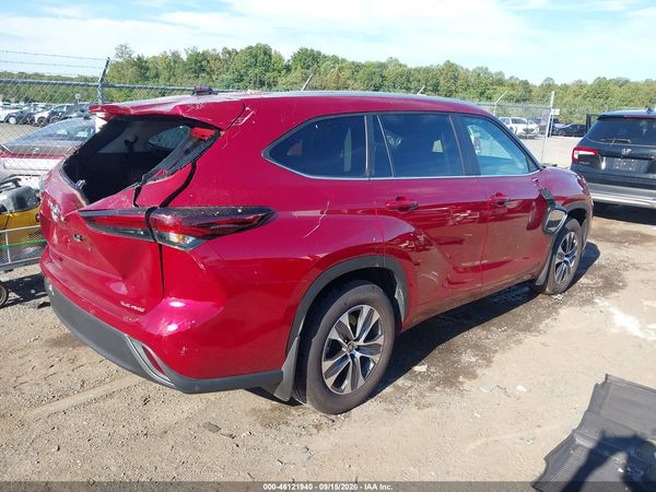 2024 TOYOTA HIGHLANDER XLE — I4