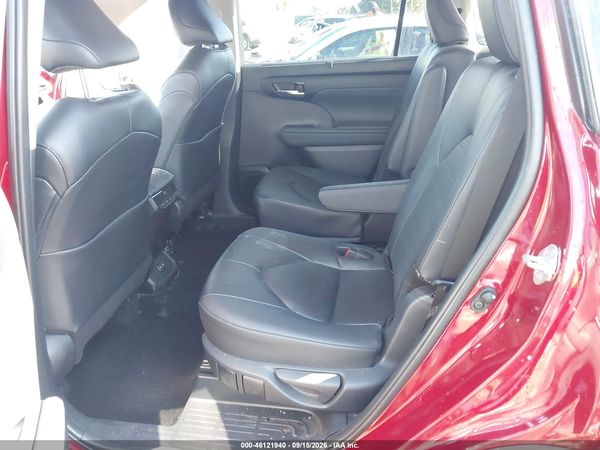 2024 TOYOTA HIGHLANDER XLE — I8