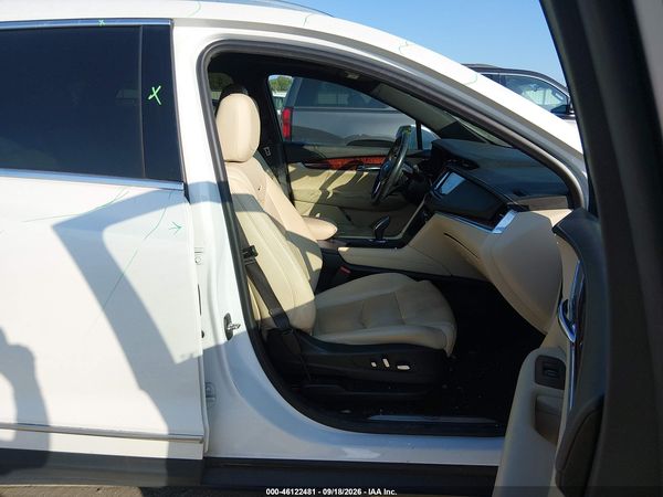 2017 CADILLAC XT5 LUXURY — I5