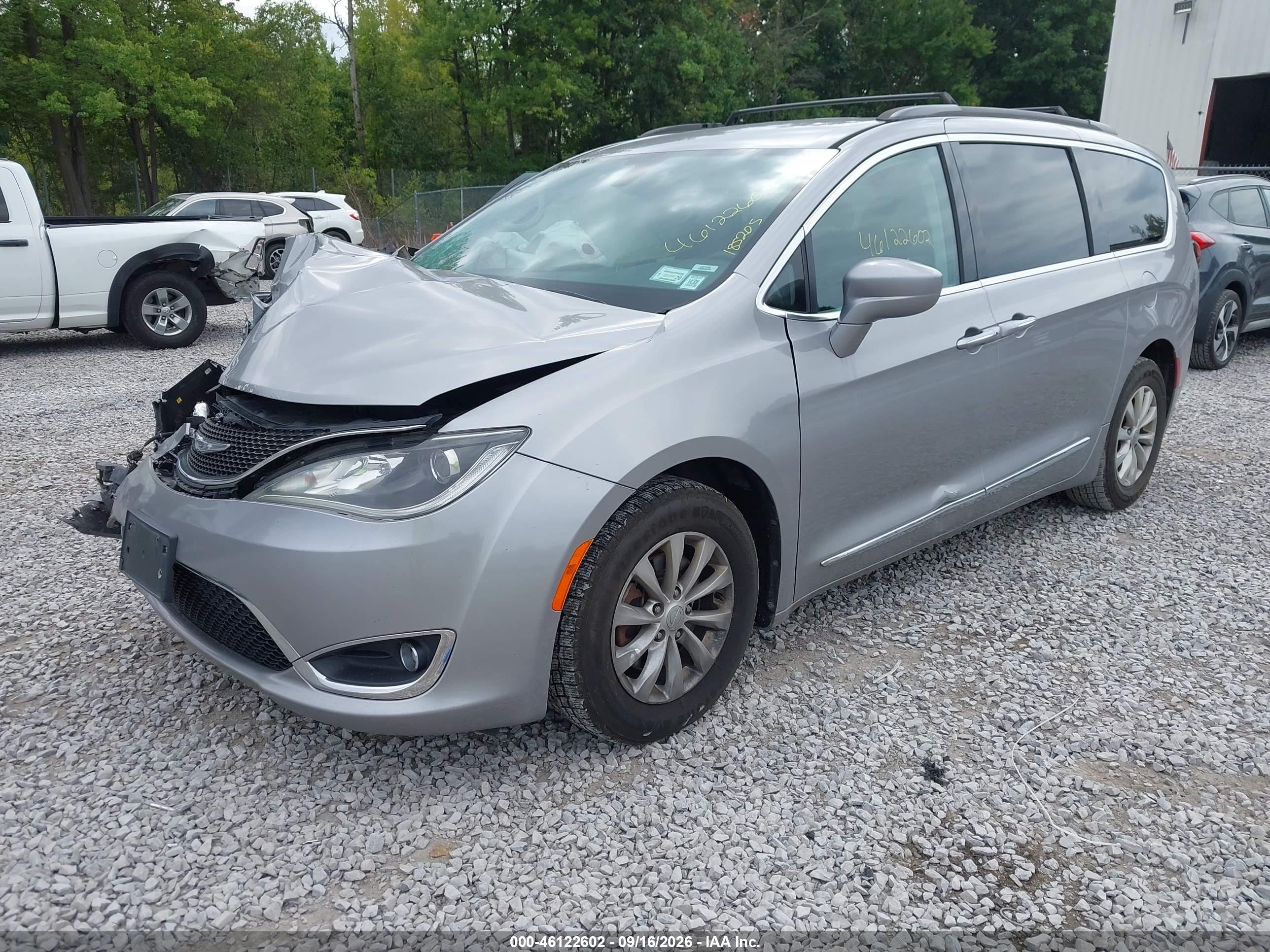2017 CHRYSLER PACIFICA TOURING-L — I2