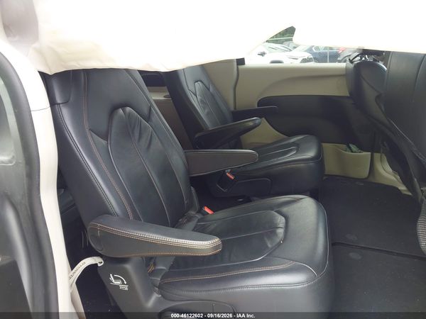2017 CHRYSLER PACIFICA TOURING-L — I8