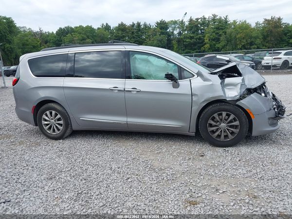 2017 CHRYSLER PACIFICA TOURING-L — I116