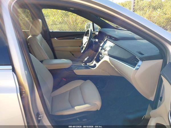 2017 CADILLAC XT5 STANDARD — I5
