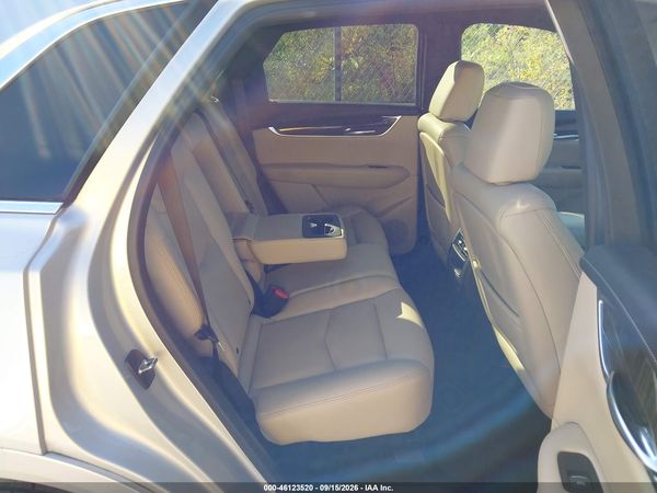 2017 CADILLAC XT5 STANDARD — I8