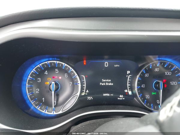 2022 CHRYSLER PACIFICA TOURING L — I7