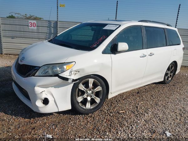 2013 TOYOTA SIENNA — I2
