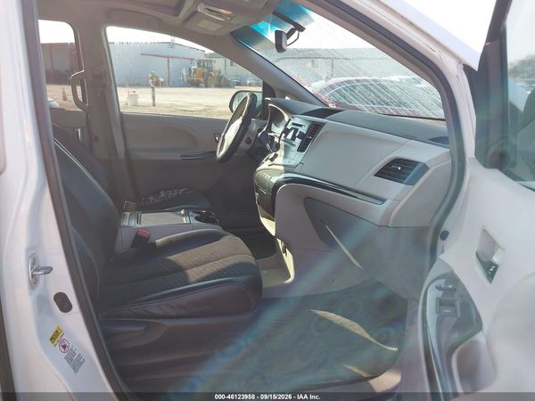2013 TOYOTA SIENNA SE 8 PASSENGER — I5