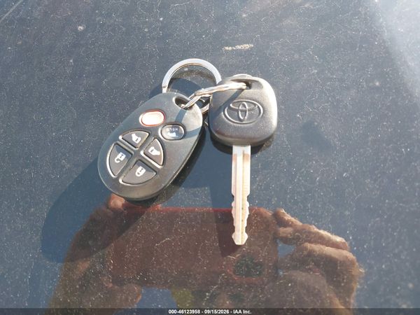 2013 TOYOTA SIENNA SE 8 PASSENGER — I11