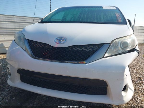 2013 TOYOTA SIENNA SE 8 PASSENGER — I115