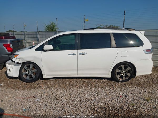 2013 TOYOTA SIENNA SE 8 PASSENGER — I117