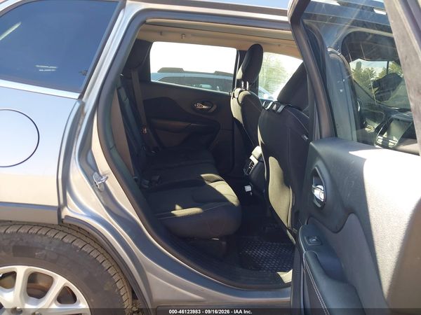 2016 JEEP CHEROKEE LATITUDE — I8