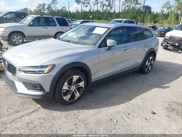 2025 VOLVO V60 CROSS COUNTRY — I2