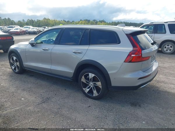 2025 VOLVO V60 CROSS COUNTRY — I3