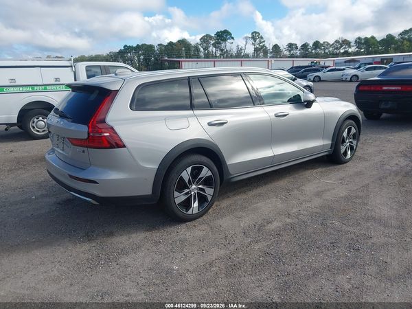 2025 VOLVO V60 CROSS COUNTRY — I4
