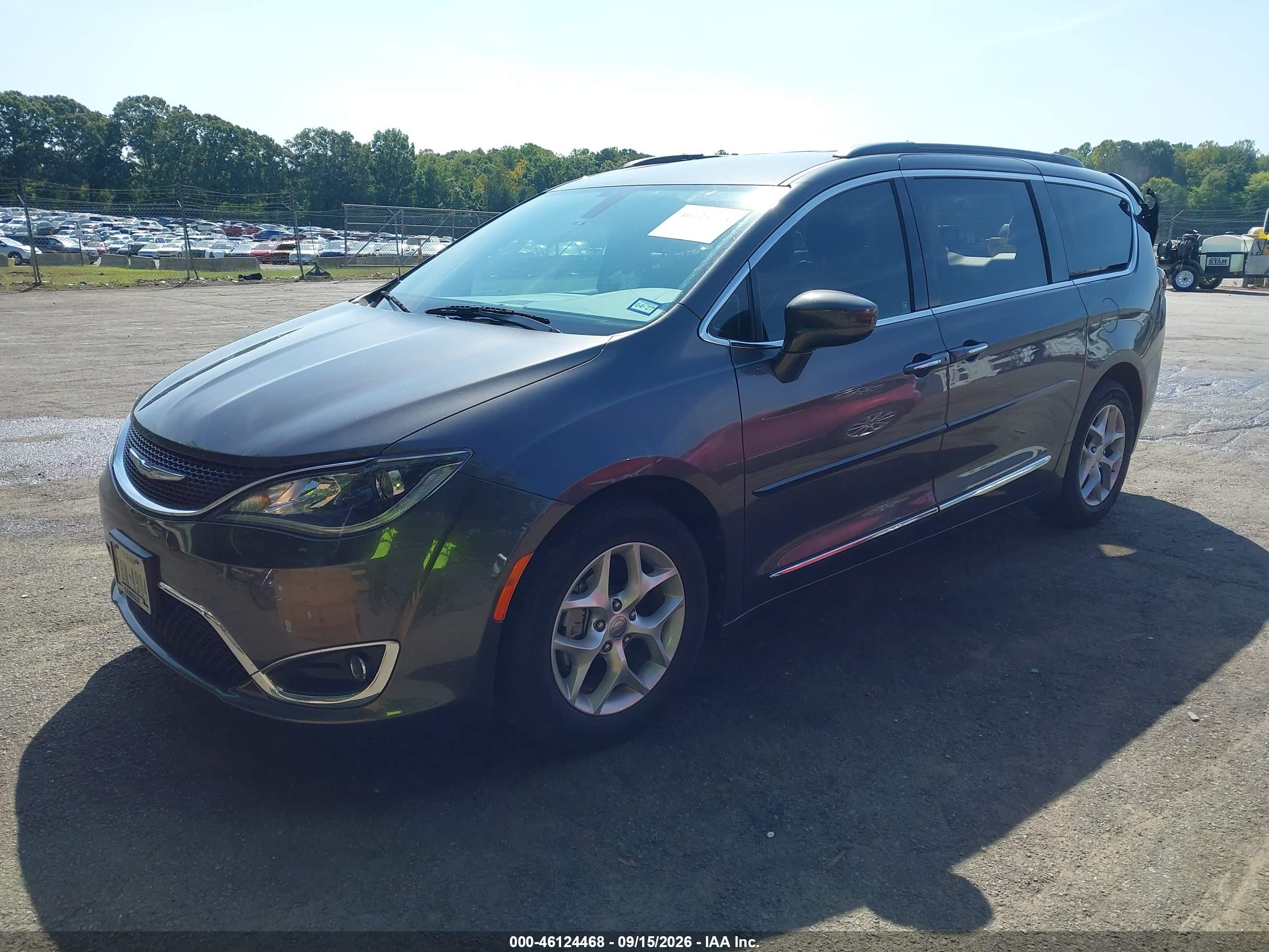 2017 CHRYSLER PACIFICA TOURING-L — I2
